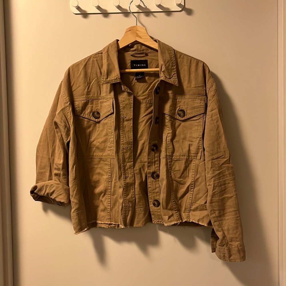 Timing cropped utility jacket